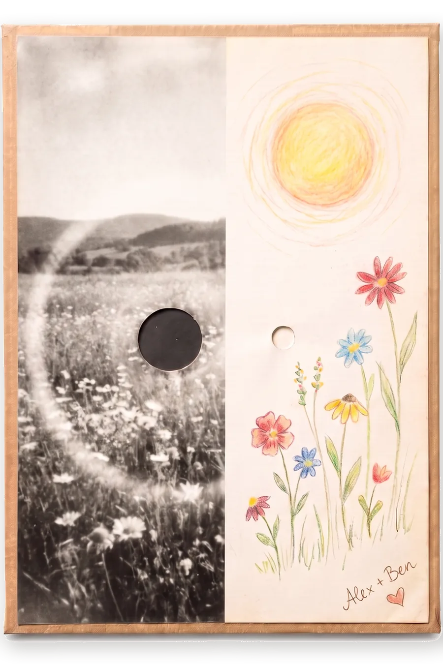 Fertige Tafel: eine Hälfte entwickeltes Foto, eine Hälfte farbige Zeichnung mit Sonne und Blumen.